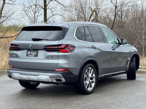 Gray Metallic 2025 BMW X5 xDrive40i