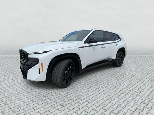 Mineral White Metallic 2026 BMW XM LABEL