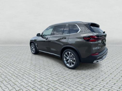 Manhattan Green Metallic 2026 BMW X5 PHEV xDrive50e