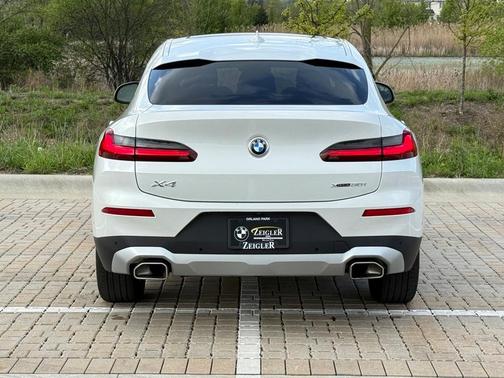 2024 BMW X4 xDrive30i