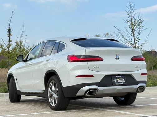 2024 BMW X4 xDrive30i