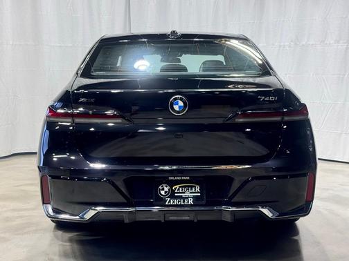 2026 BMW 740 i xDrive