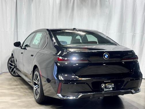 2026 BMW 740 i xDrive