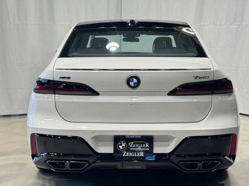 2025 BMW 760 760i xDrive