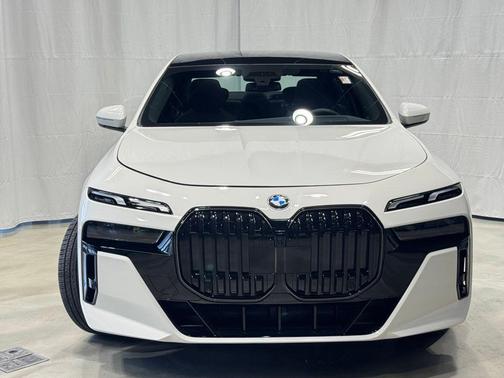 2025 BMW 760 760i xDrive