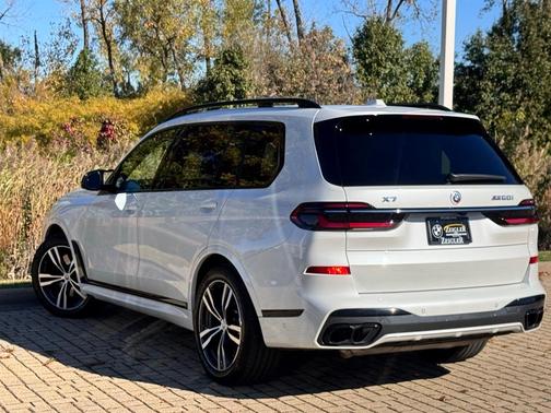2023 BMW X7 M60i