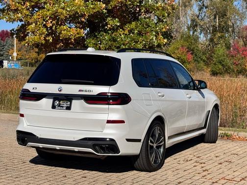 2023 BMW X7 M60i
