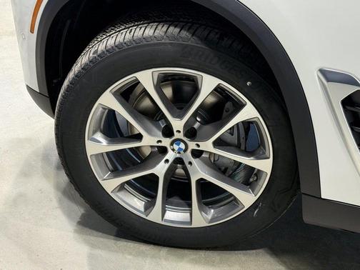 Alpine White 2026 BMW X5 xDrive40i