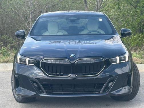 Carbon Black Metallic 2026 BMW 530 i xDrive