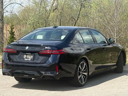 Carbon Black Metallic 2026 BMW 530 i xDrive
