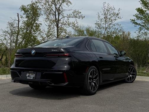 2025 BMW 740 i xDrive