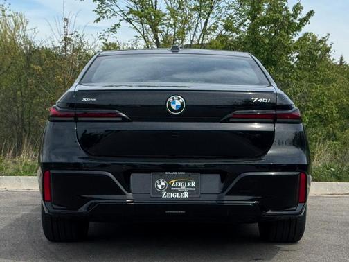 2025 BMW 740 i xDrive
