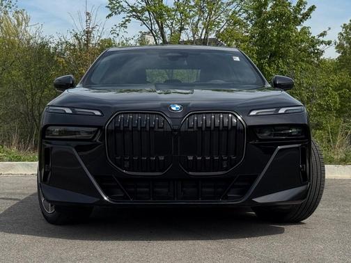 2025 BMW 740 i xDrive