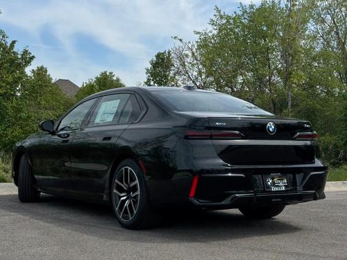 2025 BMW 740 i xDrive