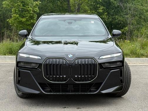 2025 BMW 760 760i xDrive