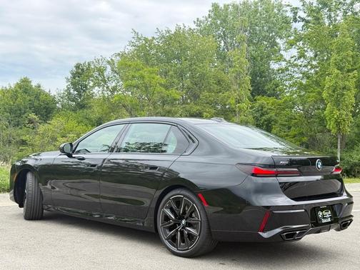 2025 BMW 760 760i xDrive