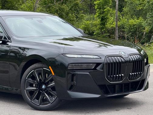 2025 BMW 760 760i xDrive