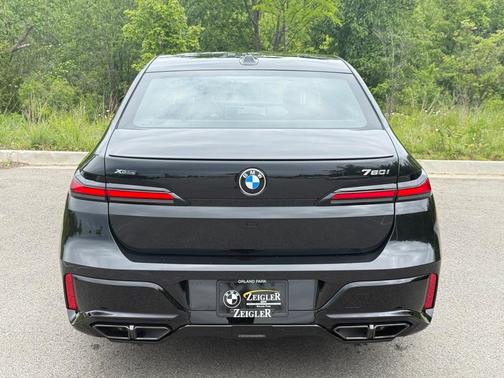 2025 BMW 760 760i xDrive