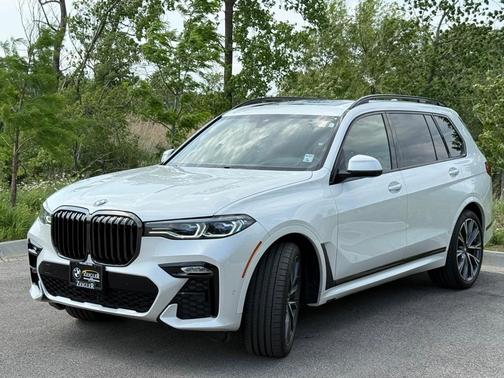 2022 BMW X7 M50i