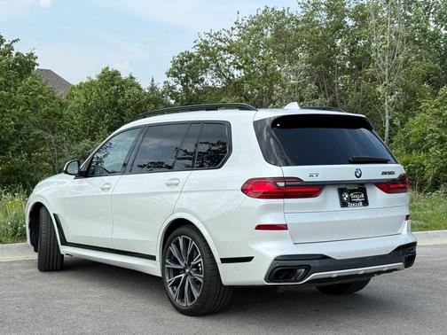 2022 BMW X7 M50i