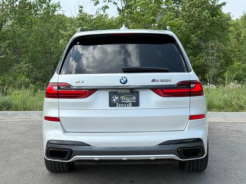 2022 BMW X7 M50i