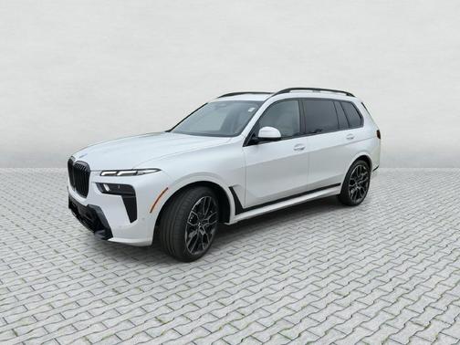 Mineral White Metallic 2027 BMW X7 xDrive40i