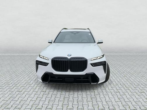 Mineral White Metallic 2027 BMW X7 xDrive40i