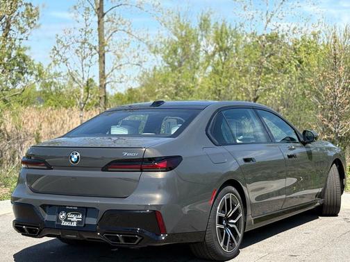 2025 BMW 760 760i xDrive