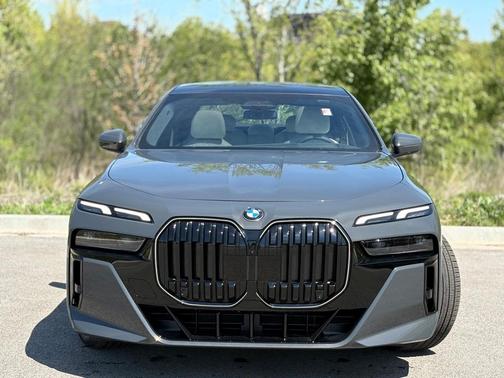 2025 BMW 760 760i xDrive