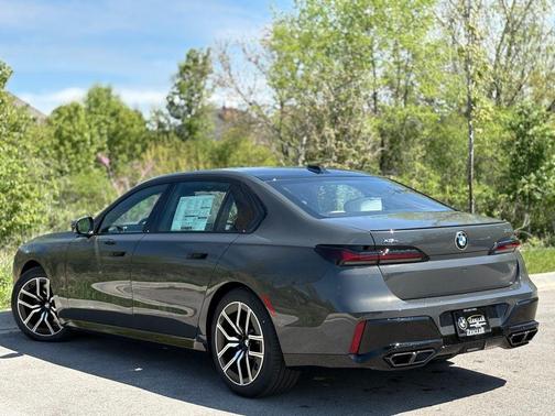 2025 BMW 760 760i xDrive