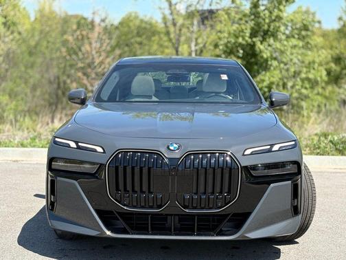 2025 BMW 760 760i xDrive