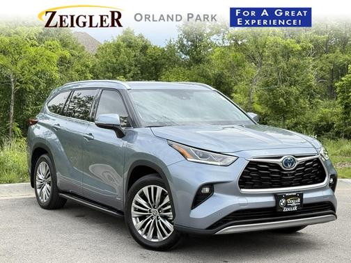 2022 Toyota Highlander Hybrid Platinum
