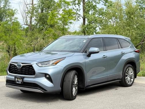 2022 Toyota Highlander Hybrid Platinum