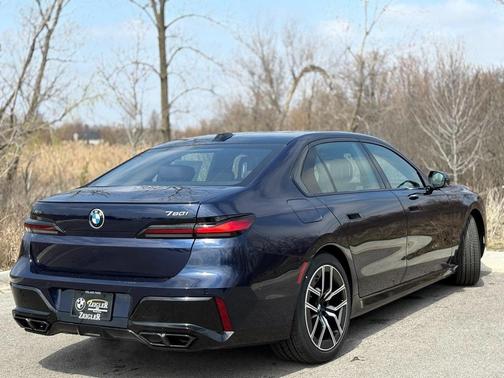 2025 BMW 760 760i xDrive