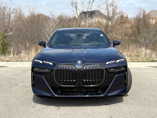 2025 BMW 760 760i xDrive