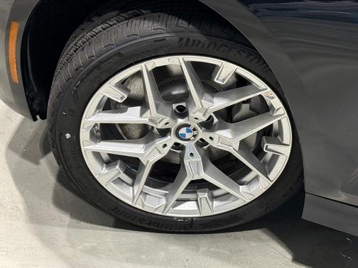 2025 BMW 330 i xDrive