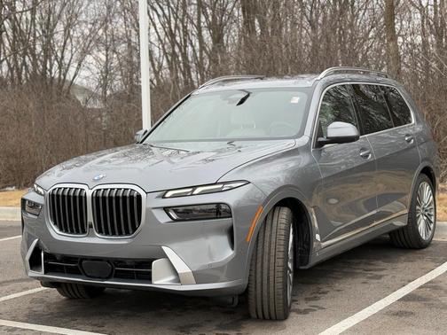 2025 BMW X7 xDrive40i