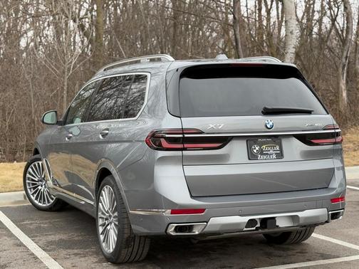 2025 BMW X7 xDrive40i