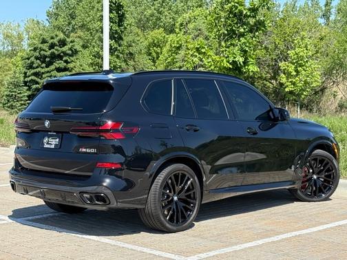 2025 BMW X5 M60i