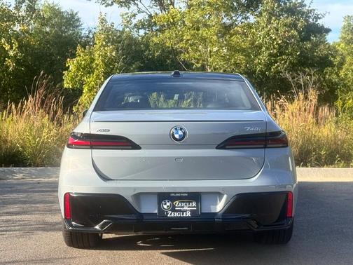 2026 BMW 740 i xDrive