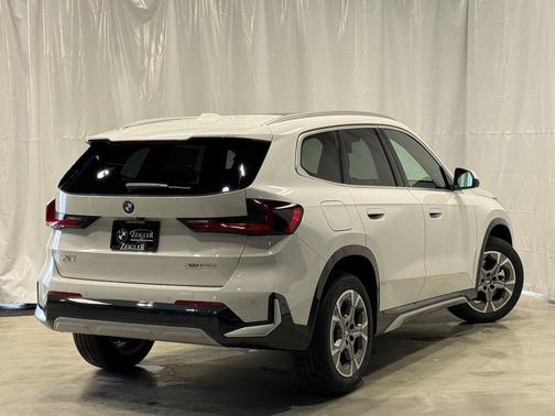 Alpine White 2026 BMW X1 xDrive28i