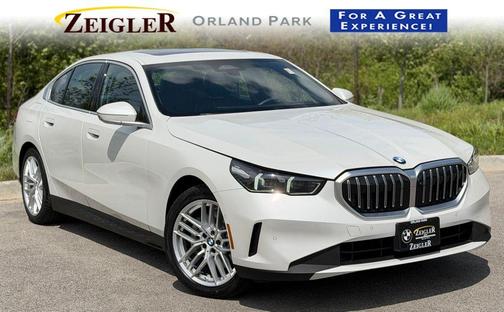 Mineral White Metallic 2025 BMW 530 i xDrive