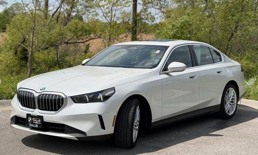Mineral White Metallic 2025 BMW 530 i xDrive