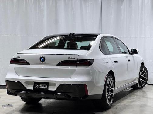 2026 BMW 740 i xDrive