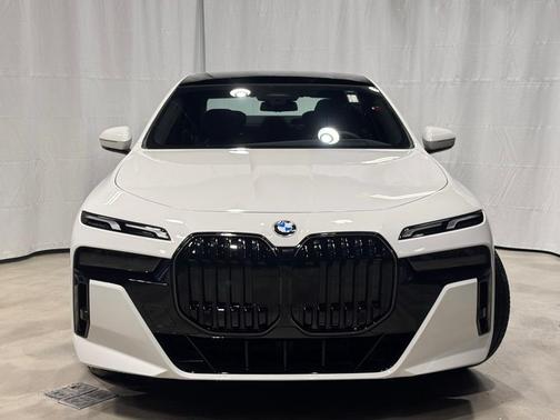 2026 BMW 740 i xDrive