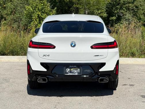 2025 BMW X4 xDrive30i
