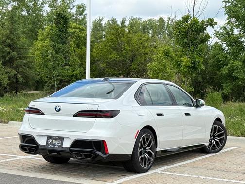 2025 BMW 760 760i xDrive