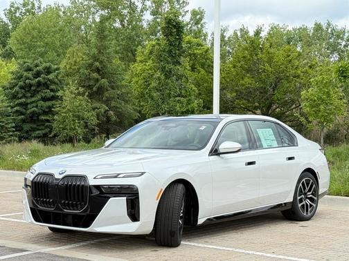 2025 BMW 760 760i xDrive