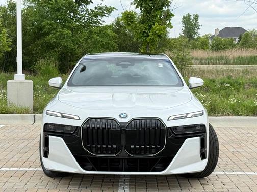 2025 BMW 760 760i xDrive