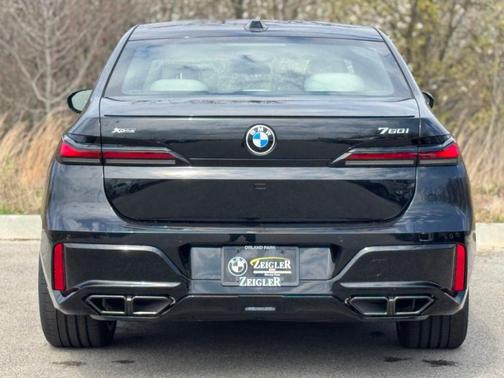 Black Sapphire Metallic 2026 BMW 760 760i xDrive